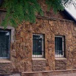 Использование натурального камня в отделке фасадов